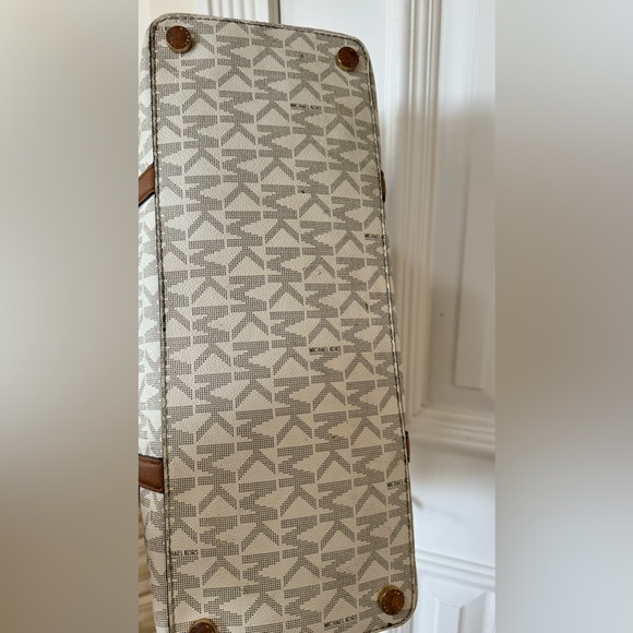 Michael Kors large signature tote - Picture 6 of 7